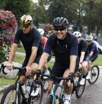 Blaricum 4 september 2024
Fietstocht met allemaal specialized S Works fietsen vanaf Blushing Blaricum van Gordon .
Oa doen mee , Winston Gerschtanowitz Louis Talpe Mark Tuitert Laurens ten Dam Roxane Knetemann Thomas v d Vlucht Johan Museeuw Thomas Dekker Ireen Wust Erben Wennemars  Joy Beune en haar partner Kjeld Nuis .