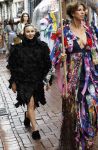 Amsterdam 3 september 2024
Opening van de Amsterdam Fashion Week AFW met een catwalk voor de Linda Foundation.
O.A. liepen mee , Worthy de Jong Winonah de Jong Dyantha Brooks Anouk Smulders Fockeline Ouwerkerk Dyanne Beekman Irene v d Laar Carolien Spoor Victoria Koblenko Zineb Fallouk Quinty Trustfull Tanja Jess Susan Visser IOris v Lunenberg Lauren Verster Marlijn Werdenburg Dani Bles Isa Hoes Anita Witzier Merel Westrik Hilmar Mulder Imanuelle Grives Vivian Slingerland (met dochter) en Hadewich Minis. Noa Vahle was aanwezig namens de Linda Foundation.