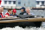 Amsterdam 24 augustus 202
Prins Maurits en Prinses MarilÃ¨ne hebben drie kinderen: Anna (geboren in 2001), Lucas (geboren in 2002), en Felicia (geboren in 2005). Hun volledige achternaam is Van Lippe-Biesterfeld van Vollenhoven . Prins Maurits neemt met zijn gezin de Vlootschouw af tijdens de laatste dag van Sail. Ze varen met de Groene Draeck. Albert Nieboer
