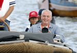 Amsterdam 24 augustus 202
Prins Maurits en Prinses MarilÃ¨ne hebben drie kinderen: Anna (geboren in 2001), Lucas (geboren in 2002), en Felicia (geboren in 2005). Hun volledige achternaam is Van Lippe-Biesterfeld van Vollenhoven . Prins Maurits neemt met zijn gezin de Vlootschouw af tijdens de laatste dag van Sail. Ze varen met de Groene Draeck. Albert Nieboer