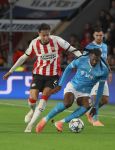 Eindhoven, 21 Oktober 2025
CL Wedstrijd PSV-Napolie, eindstand 6-2
Anass Salah-Eddine in duel met Frank Anguissa