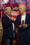 Tilburg 29 september 2025
Buma prijzen worden uitgereikt in 013 in Tilburg . Andre v Duin krijgt ouevre Award uit handen van Jan Rietman . Andre kwam met partner Fernando Reyes.