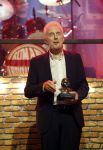 Tilburg 29 september 2025
Buma prijzen worden uitgereikt in 013 in Tilburg . Andre v Duin krijgt ouevre Award uit handen van Jan Rietman . Andre kwam met partner Fernando Reyes.