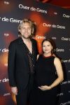 Amsterdam 26 augustus 2025
Premiere over de Grens in het vondelpark . De cast bestaat uit Manuel Broekman Jasmine Sendar Nienke Plas Vincent Banic en Elisabeth Puglia. Barbara Sloesen ( zwnger) kwam met partner Joost Hofman