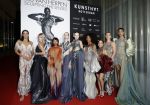 Rotterdam 27 september 2025
Opening show Iris v Herpen in de kunsthal in Rotterdam. Becky G Gia Bab en Maan de Steenwinkel