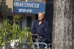 Amsterdan 25 augustus 2025
Bert Kuizenga met zijn vrouw op straat in Amsterdam zuid