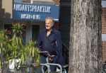 Amsterdan 25 augustus 2025
Bert Kuizenga met zijn vrouw op straat in Amsterdam zuid