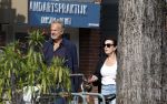 Amsterdan 25 augustus 2025
Bert Kuizenga met zijn vrouw op straat in Amsterdam zuid