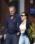 Amsterdan 25 augustus 2025
Bert Kuizenga met zijn vrouw op straat in Amsterdam zuid