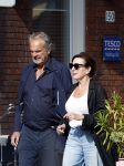 Amsterdan 25 augustus 2025
Bert Kuizenga met zijn vrouw op straat in Amsterdam zuid