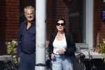 Amsterdan 25 augustus 2025
Bert Kuizenga met zijn vrouw op straat in Amsterdam zuid