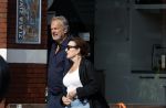 Amsterdan 25 augustus 2025
Bert Kuizenga met zijn vrouw op straat in Amsterdam zuid