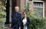 Amsterdan 25 augustus 2025
Bert Kuizenga met zijn vrouw op straat in Amsterdam zuid