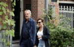 Amsterdan 25 augustus 2025
Bert Kuizenga met zijn vrouw op straat in Amsterdam zuid