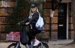 Amsterdam 30 september 2025
Chantal Janzen op de fiets in Amsterdam zuid.