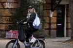 Amsterdam 30 september 2025
Chantal Janzen op de fiets in Amsterdam zuid.