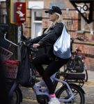 Amsterdam 30 september 2025
Chantal Janzen op de fiets in Amsterdam zuid.