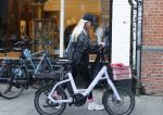 Amsterdam 30 september 2025
Chantal Janzen op de fiets in Amsterdam zuid.