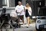 Amsterdam 26 augustus 2025
Davy Klaassen en zijn vrouw Laura achter de kinderwagen in Amsterdam zuid.