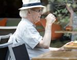 Amsterdam 1 juli 2025
Eddy Habbema met zijn vrouw op terras.