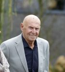 Rotterdam 20 september 2025
Crematie Gerard Cox bij crematorium de Hoeksche Waard. Eddy Treijtel met zijn vrouw