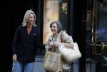 Amsterdam 30 september 2025
Gerdi Verbeet winkelt op de cornelis schuytstraat