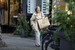 Amsterdam 30 september 2025
Gerdi Verbeet winkelt op de cornelis schuytstraat