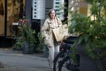 Amsterdam 30 september 2025
Gerdi Verbeet winkelt op de cornelis schuytstraat