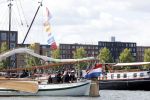 Amsterdam 24 augustus 202
Prins Maurits en Prinses MarilÃ¨ne hebben drie kinderen: Anna (geboren in 2001), Lucas (geboren in 2002), en Felicia (geboren in 2005). Hun volledige achternaam is Van Lippe-Biesterfeld van Vollenhoven . Prins Maurits neemt met zijn gezin de Vlootschouw af tijdens de laatste dag van Sail. Ze varen met de Groene Draeck.