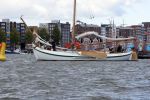 Amsterdam 24 augustus 202
Prins Maurits en Prinses MarilÃ¨ne hebben drie kinderen: Anna (geboren in 2001), Lucas (geboren in 2002), en Felicia (geboren in 2005). Hun volledige achternaam is Van Lippe-Biesterfeld van Vollenhoven . Prins Maurits neemt met zijn gezin de Vlootschouw af tijdens de laatste dag van Sail. Ze varen met de Groene Draeck.