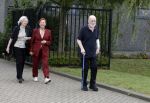 Rotterdam 20 september 2025
Crematie Gerard Cox bij crematorium de Hoeksche Waard. Hugo Metsers Pleuni Touw en Loes Luca