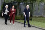 Rotterdam 20 september 2025
Crematie Gerard Cox bij crematorium de Hoeksche Waard. Hugo Metsers Pleuni Touw en Loes Luca
