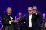 Amsterdam 12 september 2025
Uitreiking Cinemusic Rembrandt Oeuvre Award - tijdens The Night Of Cinemusic in het Concertgebouw. Jeroen Krabbe krijgt Ouvre prijs uit handen van Rene Mioch .