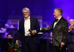 Amsterdam 12 september 2025
Uitreiking Cinemusic Rembrandt Oeuvre Award - tijdens The Night Of Cinemusic in het Concertgebouw. Jeroen Krabbe krijgt Ouvre prijs uit handen van Rene Mioch .
