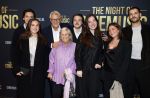 Amsterdam 12 september 2025
Uitreiking Cinemusic Rembrandt Oeuvre Award - tijdens The Night Of Cinemusic in het Concertgebouw. Jeroen Krabbe krijgt Ouvre prijs uit handen van Rene Mioch .  Jeroen Krabbe met zijn vrouw Herma en hun kleinkinderen