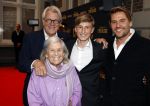 Amsterdam 12 september 2025
Uitreiking Cinemusic Rembrandt Oeuvre Award - tijdens The Night Of Cinemusic in het Concertgebouw. Jeroen Krabbe krijgt Ouvre prijs uit handen van Rene Mioch . Jeroen Krabbe met familie