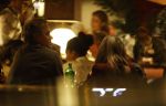 Amsterdam 11 september 2025
Linda de Mol Jeroen Rietbergen Noa Vahle Julian Vahle en zijn vriendin Chelsea Weimar zijn gezellig uitetetn in de nieuwe Hotspot van Amsterdam Restaurant Toet . Ook Ruud Gullit en zijn vriendin Karin de Rooij waren aanwezig .