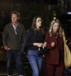 Amsterdam 11 september 2025
Linda de Mol Jeroen Rietbergen Noa Vahle Julian Vahle en zijn vriendin Chelsea Weimar zijn gezellig uitetetn in de nieuwe Hotspot van Amsterdam Restaurant Toet . Ook Ruud Gullit en zijn vriendin Karin de Rooij waren aanwezig .