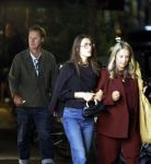 Amsterdam 11 september 2025
Linda de Mol Jeroen Rietbergen Noa Vahle Julian Vahle en zijn vriendin Chelsea Weimar zijn gezellig uitetetn in de nieuwe Hotspot van Amsterdam Restaurant Toet . Ook Ruud Gullit en zijn vriendin Karin de Rooij waren aanwezig .