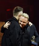 Tilburg 29 september 2025
Buma prijzen worden uitgereikt in 013 in Tilburg . John Dirne krijgt prijs uit houden Nicky Romero