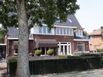 Amsterdam 14 augustus 2025
Johnny Heitinga met zijn vrouw Charlotte en hun dochters  Jezebel en Rixo op straat in Amsterdam zuid.