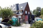 Amstelveen 14 augustus 2025
Johnny Heitinga met zijn vrouw Charlotte hebben een nieuw huis aan de Amstel gekocht . Het wordt momenteel verbouwd.