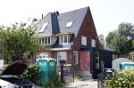Amstelveen 14 augustus 2025
Johnny Heitinga met zijn vrouw Charlotte hebben een nieuw huis aan de Amstel gekocht . Het wordt momenteel verbouwd.
