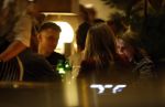 Amsterdam 11 september 2025
Linda de Mol Jeroen Rietbergen Noa Vahle Julian Vahle en zijn vriendin Chelsea Weimar zijn gezellig uitetetn in de nieuwe Hotspot van Amsterdam Restaurant Toet . Ook Ruud Gullit en zijn vriendin Karin de Rooij waren aanwezig .