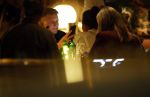 Amsterdam 11 september 2025
Linda de Mol Jeroen Rietbergen Noa Vahle Julian Vahle en zijn vriendin Chelsea Weimar zijn gezellig uitetetn in de nieuwe Hotspot van Amsterdam Restaurant Toet . Ook Ruud Gullit en zijn vriendin Karin de Rooij waren aanwezig .