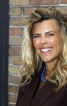 Amsterdam 18 september 2025
Prinses Eloise organiseert samen met Attire Amsterdam en My Lima Lima een modeshow . Haar ouders, Prins Constantijn en moeder Prinses Laurentien zijn natuurlijk aanwezig . Kim Kotter