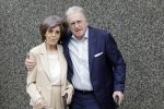 Rotterdam 20 september 2025
Crematie Gerard Cox bij crematorium de Hoeksche Waard. Lee Towers met zijn vrouw Laura