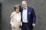 Rotterdam 20 september 2025
Crematie Gerard Cox bij crematorium de Hoeksche Waard. Lee Towers met zijn vrouw Laura