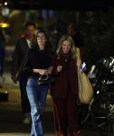 Amsterdam 11 september 2025
Linda de Mol Jeroen Rietbergen Noa Vahle Julian Vahle en zijn vriendin Chelsea Weimar zijn gezellig uitetetn in de nieuwe Hotspot van Amsterdam Restaurant Toet . Ook Ruud Gullit en zijn vriendin Karin de Rooij waren aanwezig .