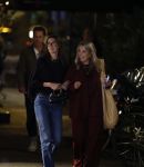 Amsterdam 11 september 2025
Linda de Mol Jeroen Rietbergen Noa Vahle Julian Vahle en zijn vriendin Chelsea Weimar zijn gezellig uitetetn in de nieuwe Hotspot van Amsterdam Restaurant Toet . Ook Ruud Gullit en zijn vriendin Karin de Rooij waren aanwezig .